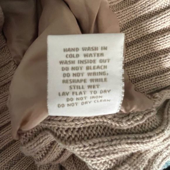 Kenar Women's Faux Fur and Beige Knit Vest Size Medium - Picture 6 of 6